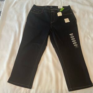 St Johns Bay dark wash Jean Capris size 14 NWT